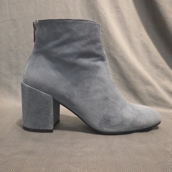 STUART WEITZMAN Light Blue Suede Ankle Boots, size 8M